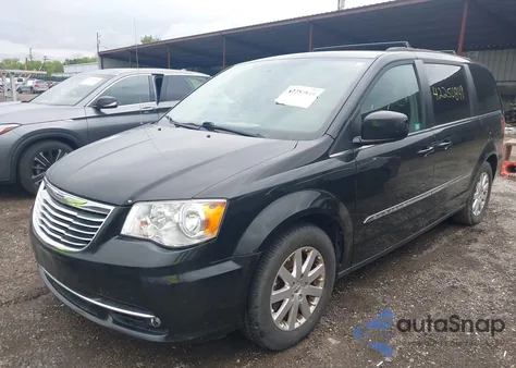 2015 Chrysler Town & Country Touring z USA, uszkodzony, nr VIN 2C4RC1BG2FR706318